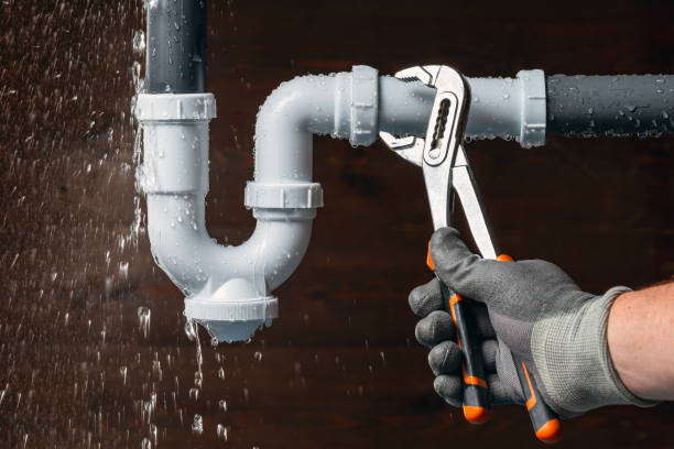 Professional Emergency Plumber technician working in Quentin, PA